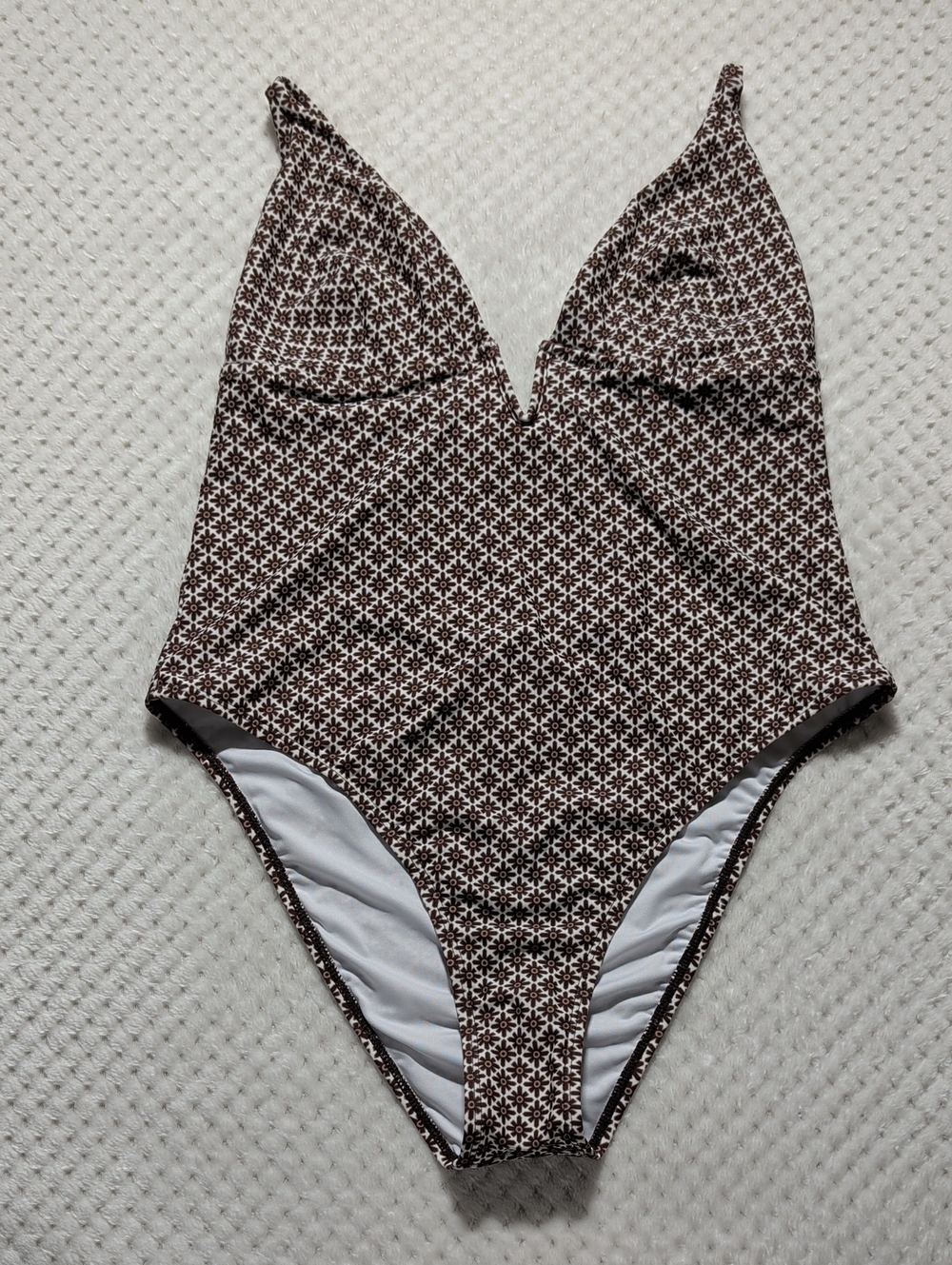Cupshe Deep V-Neck Crisscross Back One Piece Swimsuit - Picture 3 of 10
